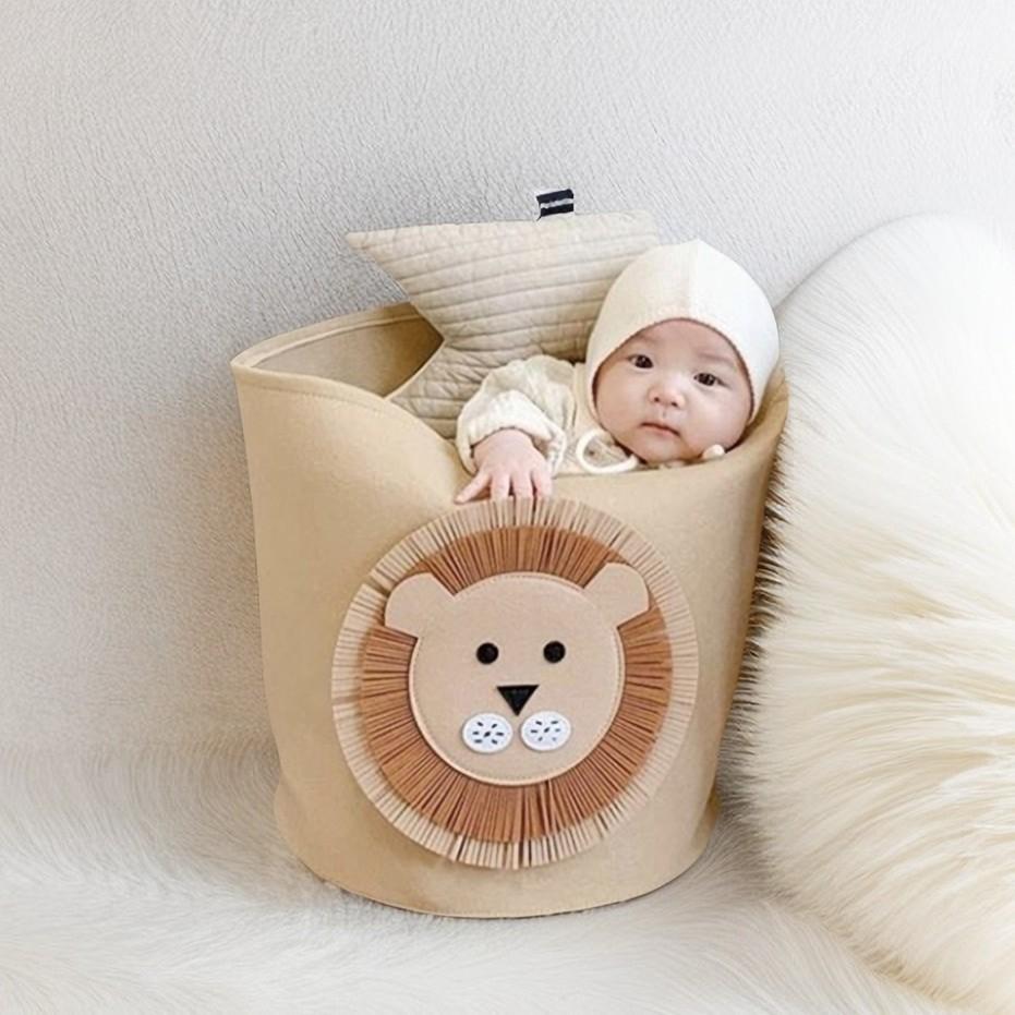 Cesta de fieltro coreana 35x35cm con león y elefante para ropa y juguetes