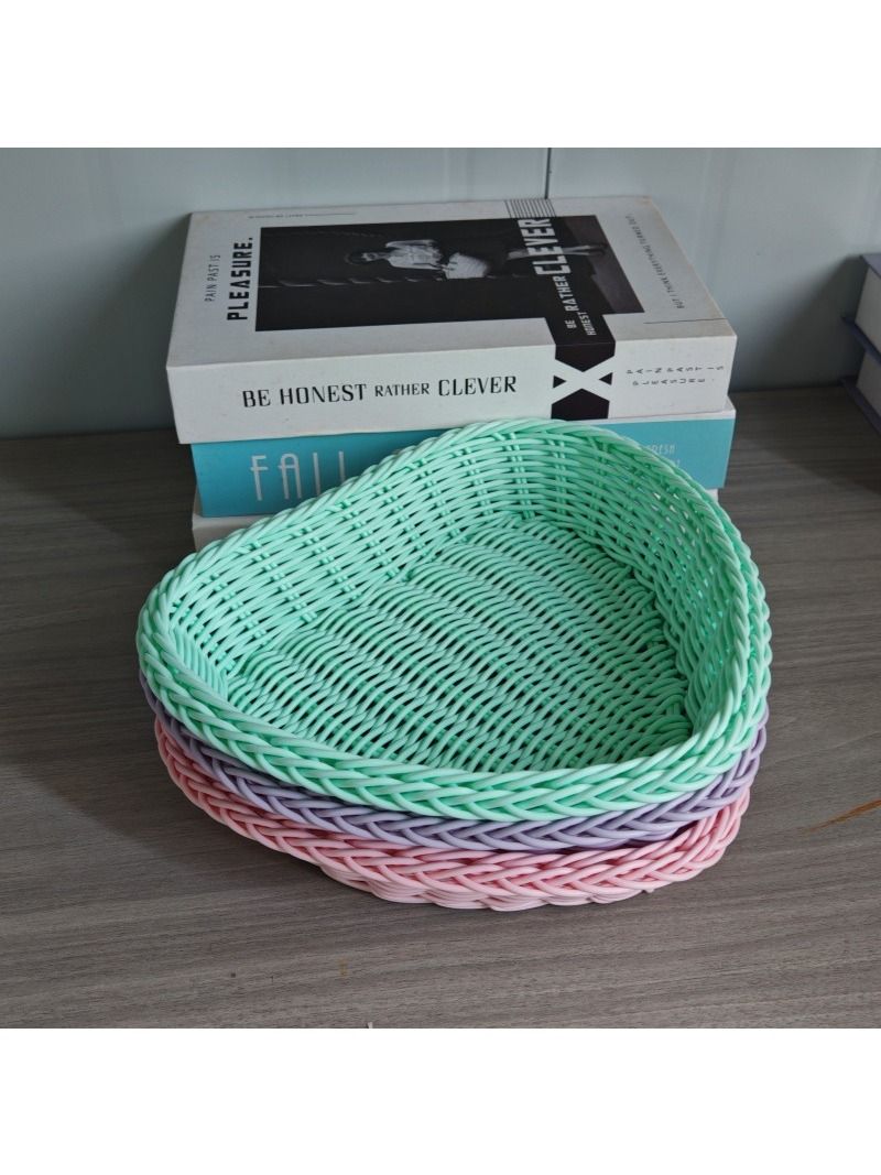 Light Green Heart-Shaped Plastic Storage Basket for Home Desktop Organization