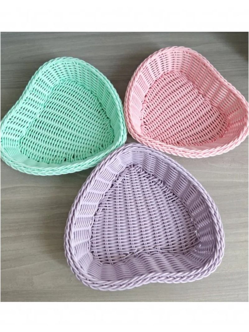 Light Green Heart-Shaped Plastic Storage Basket for Home Desktop Organization
